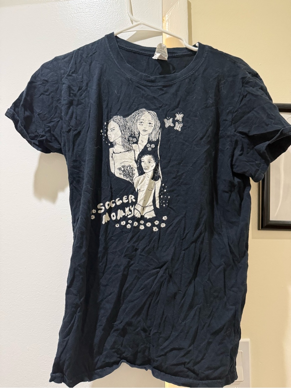 Women’s Soccer Mommy black and white logo band short sleeve t-shirt, size M